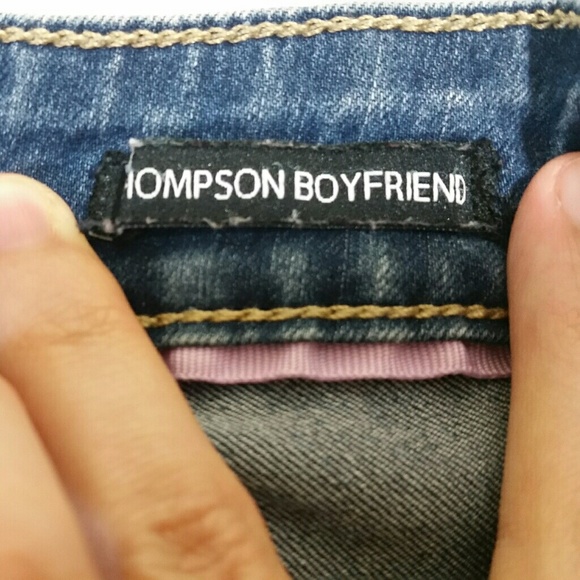 **SALE** NANETTE LEPORE Thompson boyfriend jeans 2 - Picture 5 of 8